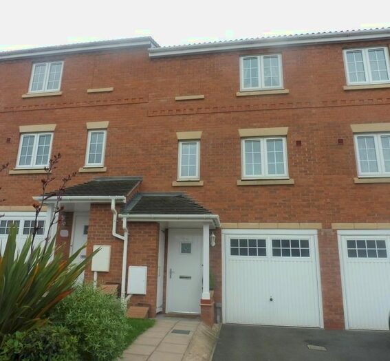 3 Bedroom Property To Rent In Henzel Croft, Brierley Hill, DY5