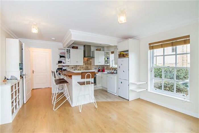 1 Bedroom Flat To Rent In Calico Court, Wandsworth, SW18
