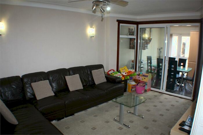 3 Bedroom Semi-Detached House To Rent In Girton Avenue, Kingsbury, London, NW9