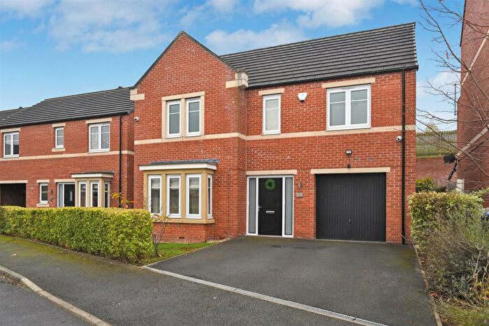 4 Bedroom Detached House To Rent In Providence Avenue, Apperley Bridge, BD10