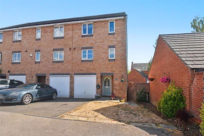 4 Bedroom End Of Terrace House For Sale In , Osbourne Close, Corby, NN18