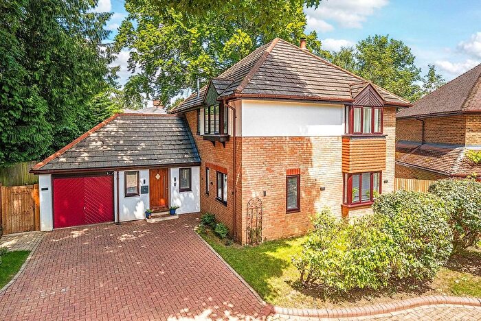 4 Bedroom Detached House To Rent In Virginia Close, Weybridge, Surrey, KT13