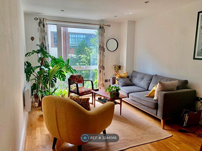 1 Bedroom Flat To Rent In Peckham Grove, London, SE15