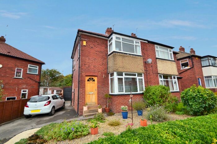 3 Bedroom Semi-Detached House To Rent In Parkland Gardens, Meanwood, Leeds, LS6