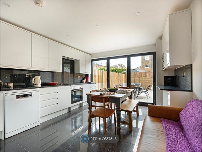 5 Bedroom Terraced House To Rent In Regal Close, London, E1