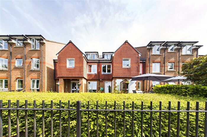 1 Bedroom Apartment For Sale In Fairfield Road, East Grinstead, West Sussex, RH19