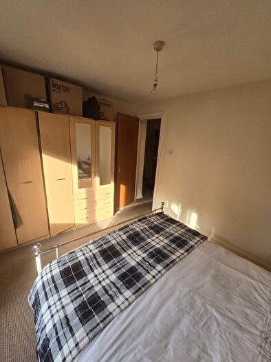 2 Bedroom Flat To Rent In Cricklewood Lane, London, NW2