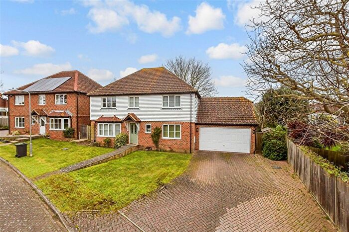4 Bedroom Detached House For Sale In Walnut Close, Broadstairs, Kent, CT10