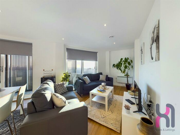 3 Bedroom Flat To Rent In The Plaza, Advent Way, Ancoats, Manchester, M4