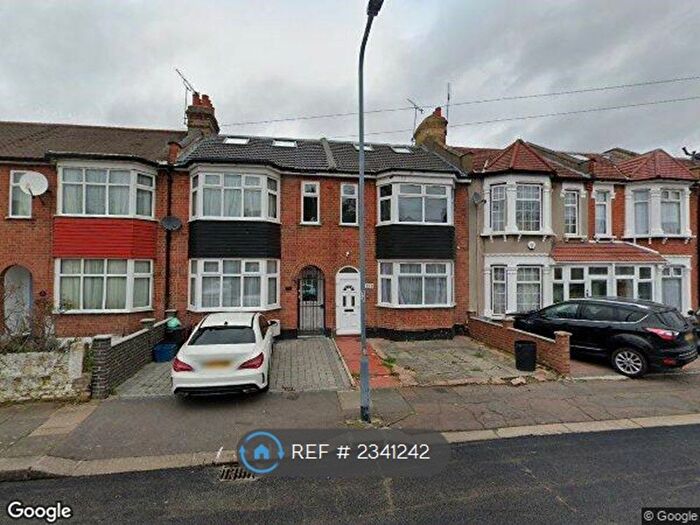 5 Bedroom Terraced House To Rent In Windsor Road, Ilford, IG1