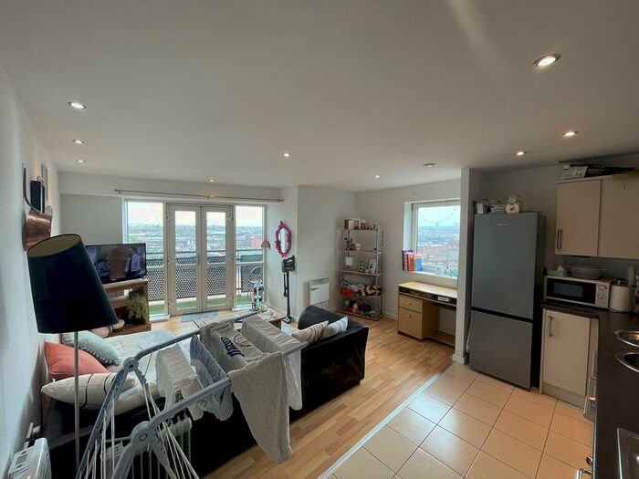 1 Bedroom Apartment To Rent In Very Large Masshouse Bed, Furnished With Balcony, B5