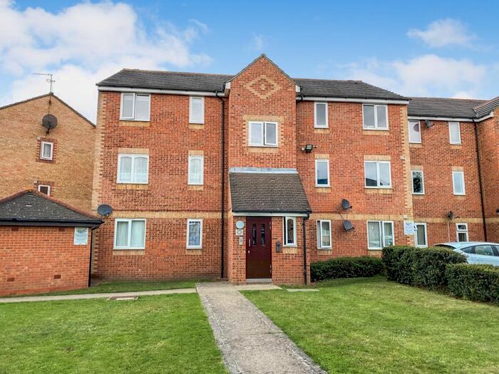 2 Bedroom Flat To Rent In Danbury Crescent, South Ockendon, Essex, RM15