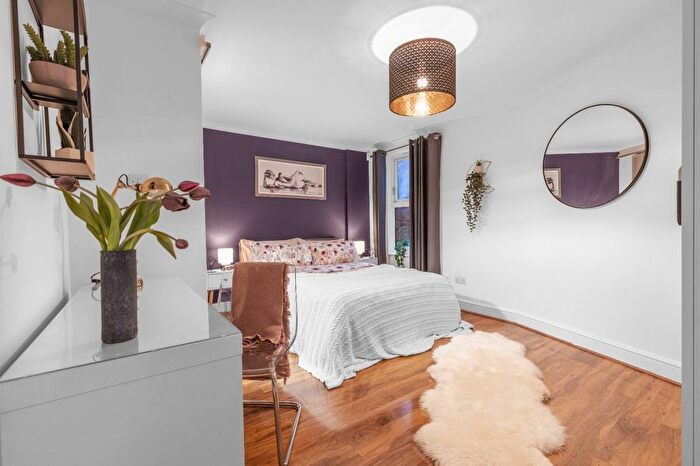 3 Bedroom Flat To Rent In Russell Place, London, SE16