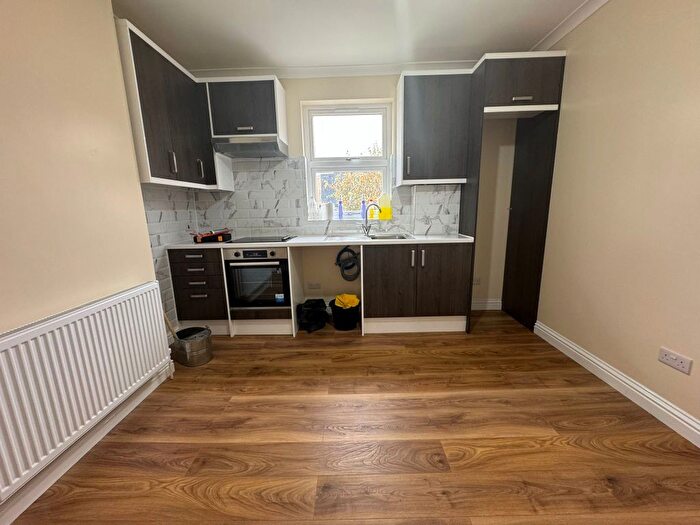 3 Bedroom Flat To Rent In Beulah Road, Thornton Heath, CR7