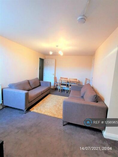 6 Bedroom Maisonette To Rent In Wolseley Gardens, Newcastle Upon Tyne, NE2