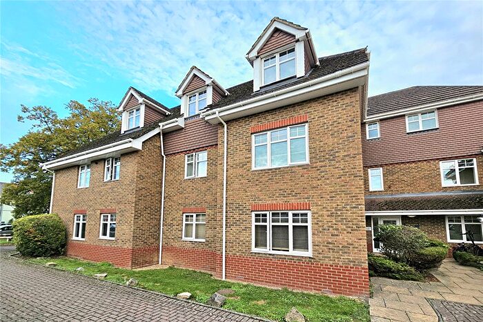2 Bedroom Flat For Sale In Vale Road, Camberley, Surrey, GU15