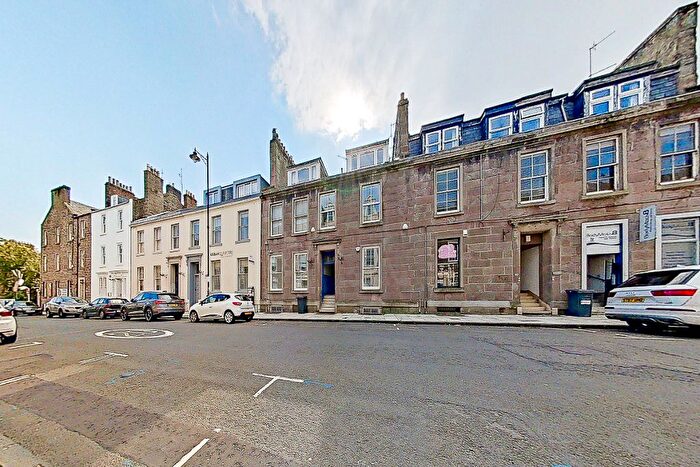 2 Bedroom Flat To Rent In South Tay Street, City Centre, Dundee, DD1