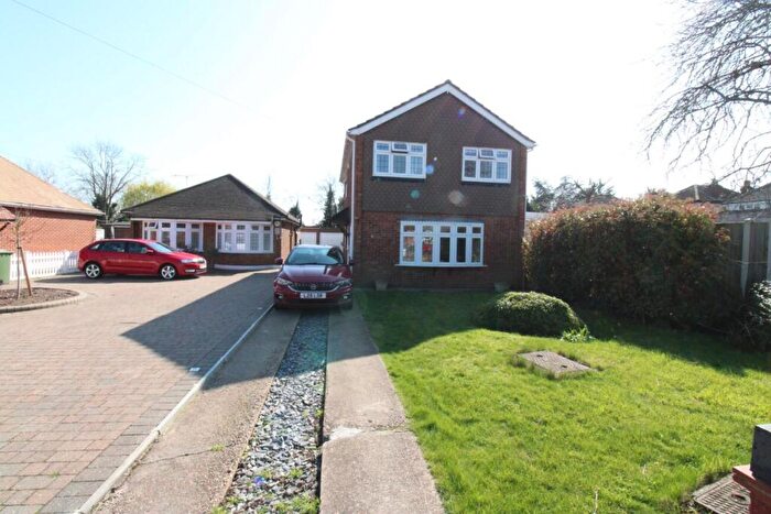 3 Bedroom Detached House For Sale In Oreston Road, North Rainham, Essex, RM13