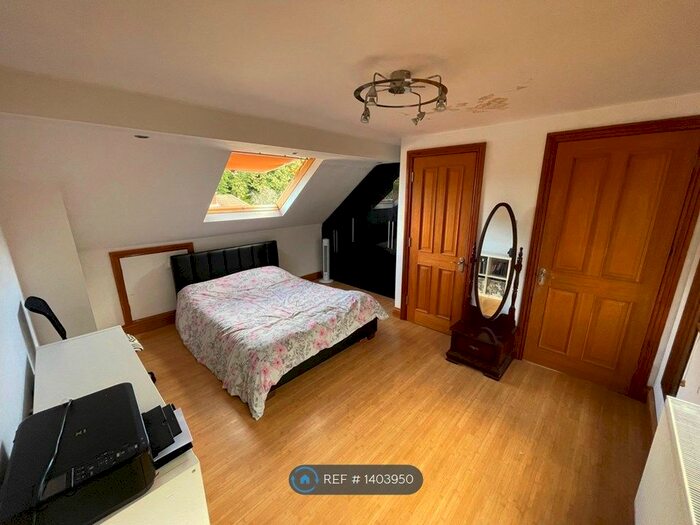 3 Bedroom Semi-Detached House To Rent In Maxwell Gardens, Orpington, BR6