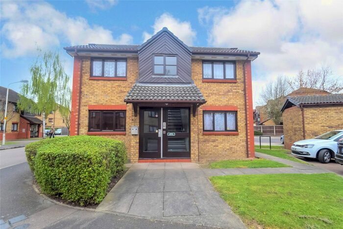 1 Bedroom Flat To Rent In Waterside Close, Barking, Essex, IG11
