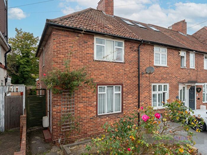 2 Bedroom End Terrace House For Sale In Glastonbury Road, Morden, SM4
