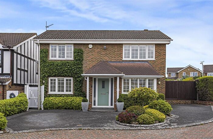 4 Bedroom Detached House For Sale In The Russets, Meopham, DA13