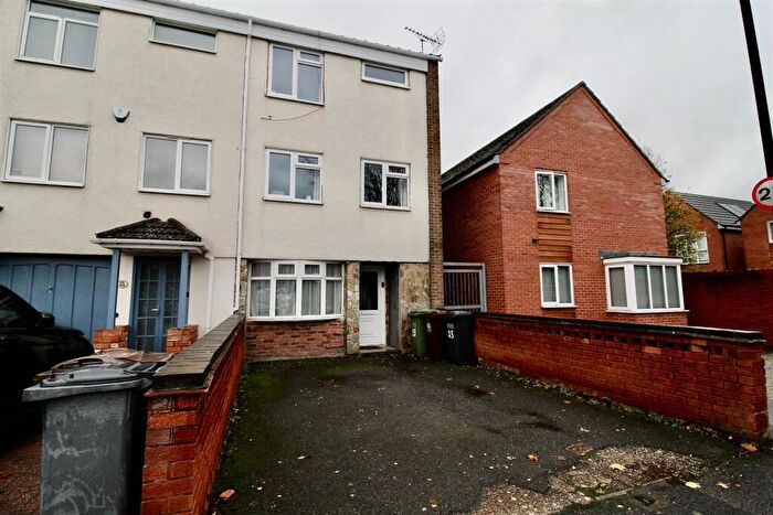 3 Bedroom End Of Terrace House For Sale In Wheatfield Close, Smiths Wood, Birmingham, B36