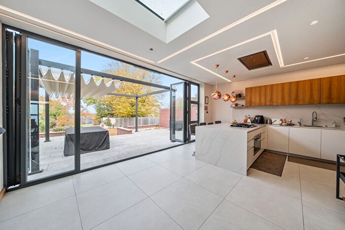 6 Bedroom Semi-detached House To Rent In Creighton Avenue, London, N10