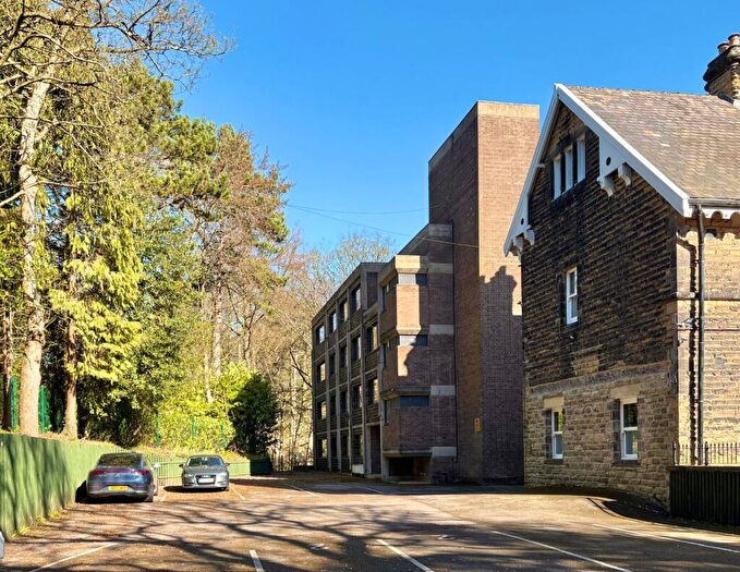 2 Bedroom Flat To Rent In Hollies Park Court, Weetwood Lane, Weetwood, Leeds, LS16