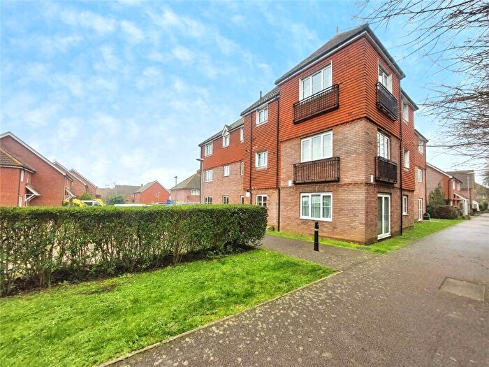 1 Bedroom Flat For Sale In Limehouse Court, Sittingbourne, Kent, ME10