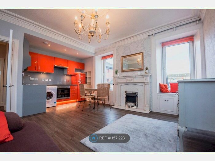 2 Bedroom Flat To Rent In Love Street, Paisley, PA3