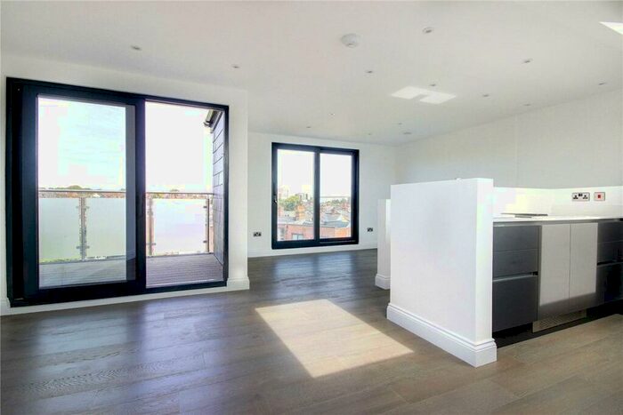 3 Bedroom Apartment To Rent In Weston Park, Hornsey, London, N8