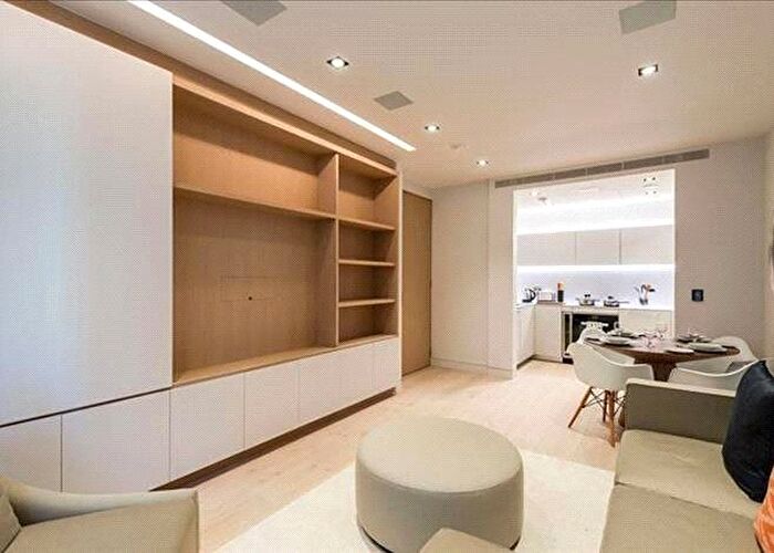 1 Bedroom Flat To Rent In Chatsworth House, Duchess Walk, London, SE1