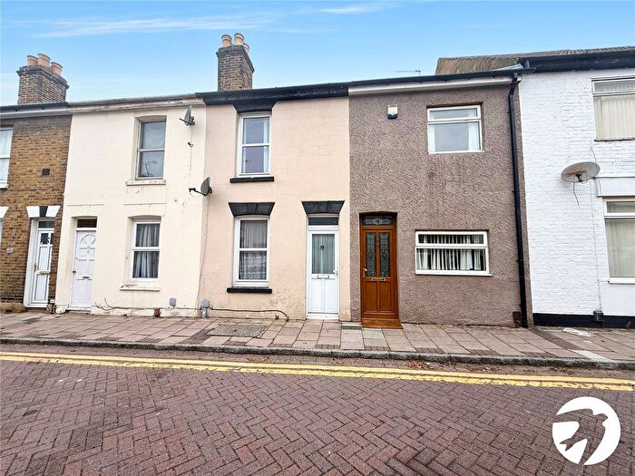 3 Bedroom Detached House To Rent In West Street, Gillingham, Kent, ME7
