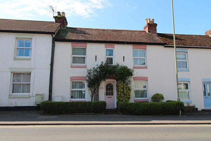 3 Bedroom Terraced House For Sale In London Road, Overton, RG25