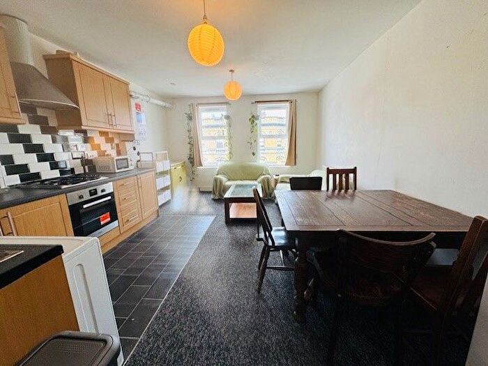3 Bedroom Flat To Rent In Voss Street, Bethnal Green, E2