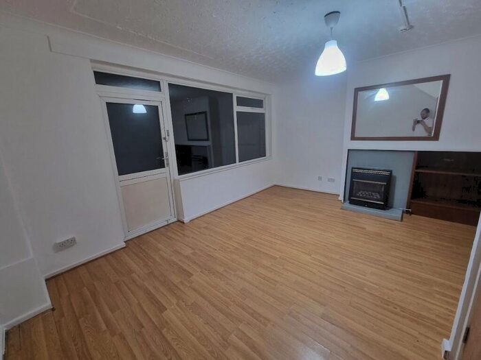 4 Bedroom Town House To Rent In Bow Common Lane, London, E3