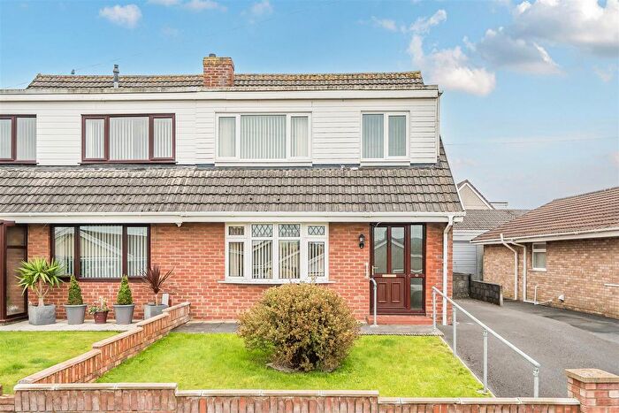 3 Bedroom Semi-detached Bungalow For Sale In Pemberton Park, Llanelli, SA14