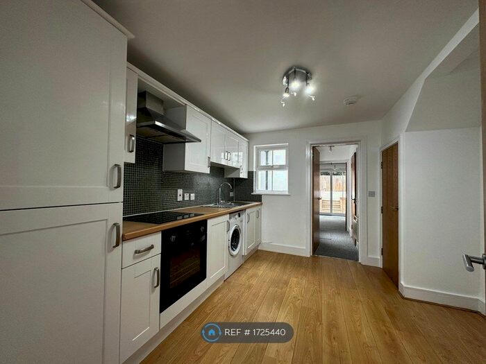 1 Bedroom Flat To Rent In Catford Hill, London, SE6