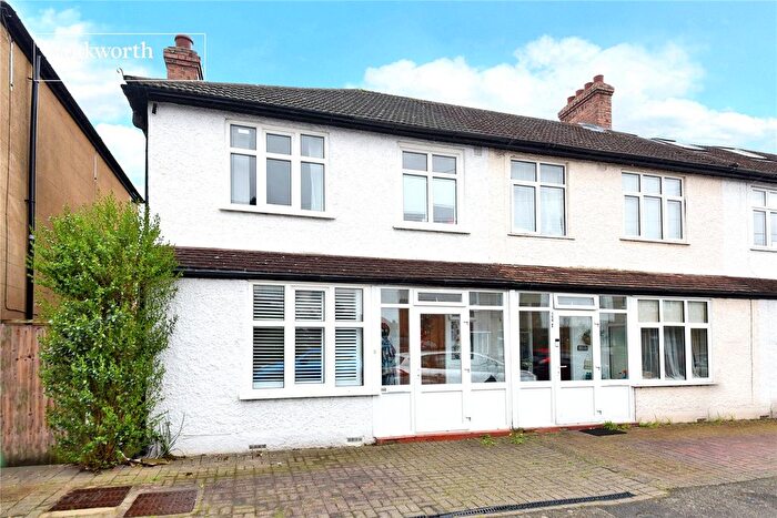 3 Bedroom End Terrace House For Sale In Washington Road, Worcester Park, Surrey, KT4