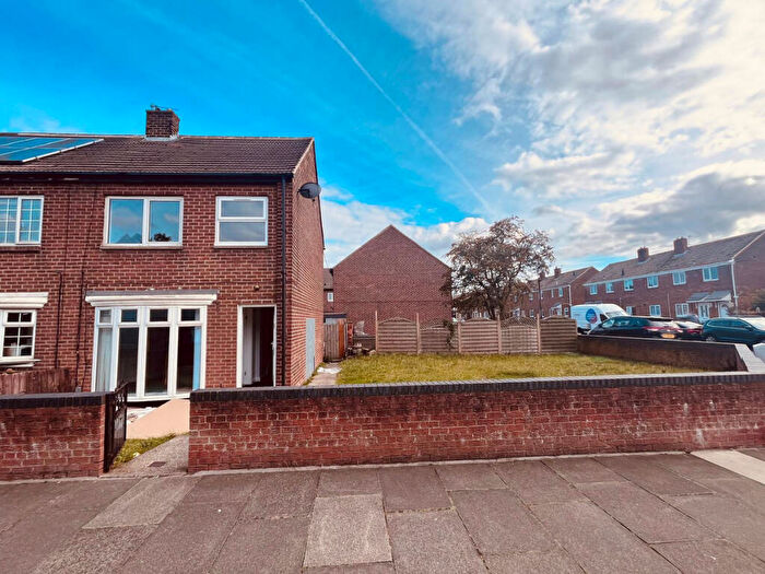 3 Bedroom End Of Terrace House To Rent In Fellgate Avenue, Jarrow, NE32