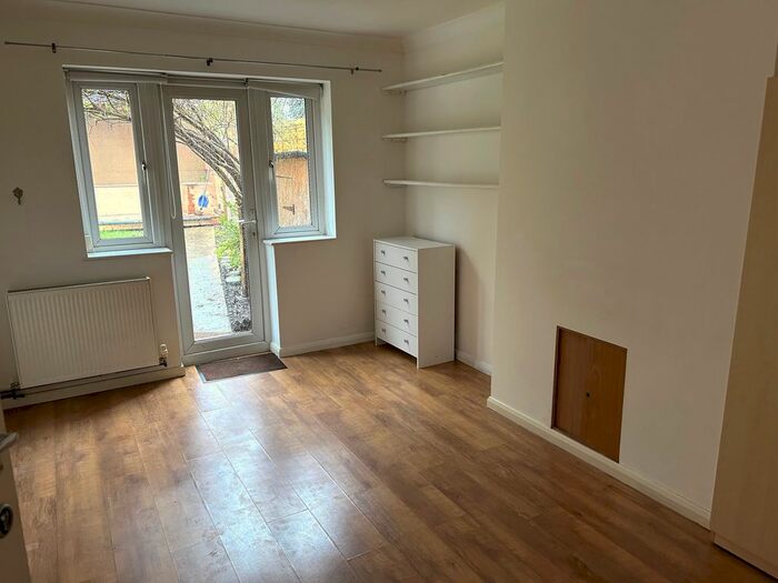 1 Bedroom Maisonette To Rent In Ritz Court, Potters Bar, EN6