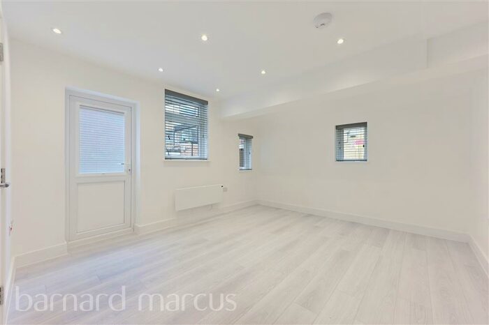 Studio To Rent In High Street, Woking, GU21