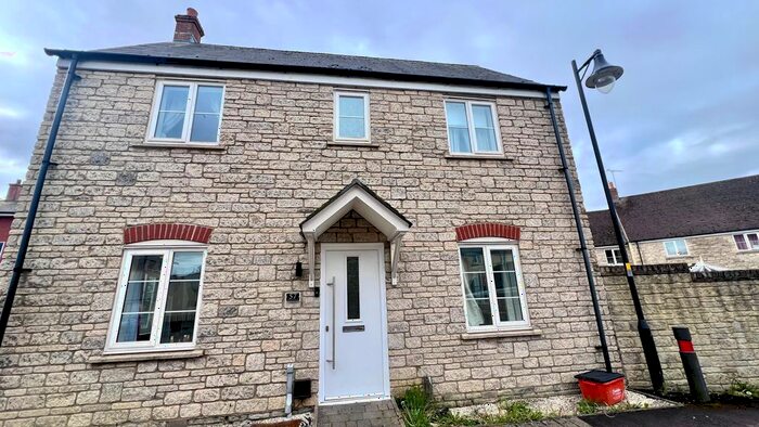 3 Bedroom Detached House To Rent In Gaveller Road, Swindon, SN25