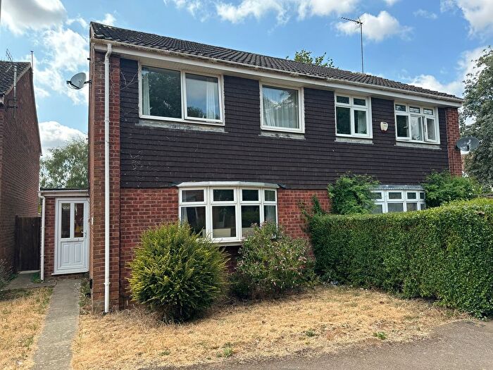3 Bedroom Semi-Detached House To Rent In Cheviot Way, Banbury, OX16