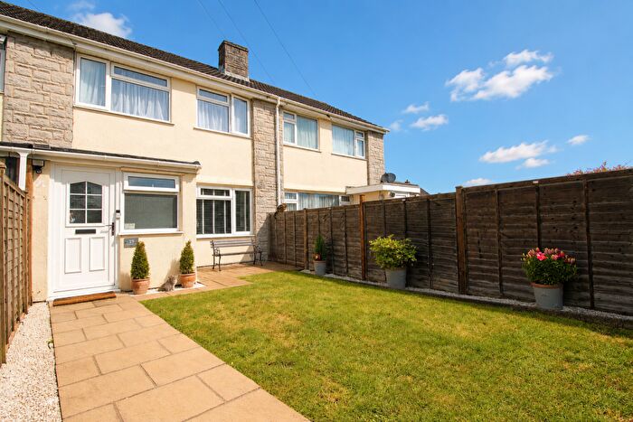 3 Bedroom Semi-Detached House For Sale In Pearmain Road, Street, BA16