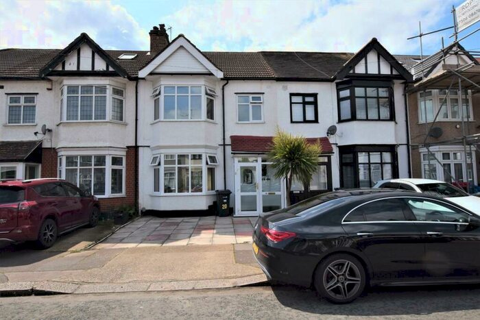 3 Bedroom House To Rent In Mansted Gardens, Romford, RM6
