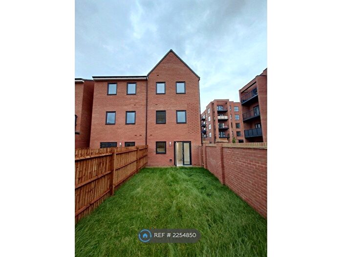 3 Bedroom Semi-Detached House To Rent In Thimble Crescent, Hackbridge, SM6