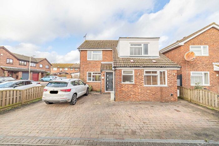 3 Bedroom Detached House For Sale In Juniper Close, Ashford, TN23
