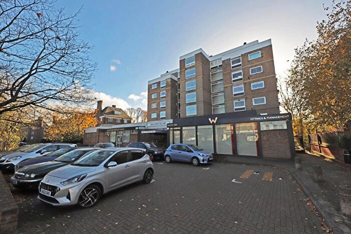 2 Bedroom Flat For Sale In Heathfielde, Hampstead Garden Suburb, N2